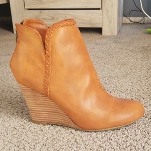 Report leather wedge bootie